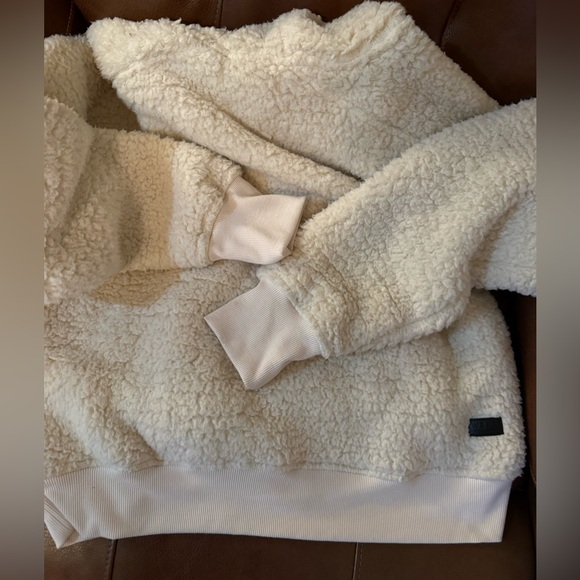 Chicago Cubs WEAR by Erin Andrews Women's Sherpa Quarter-Zip Hoodie - Cream - Picture 7 of 10